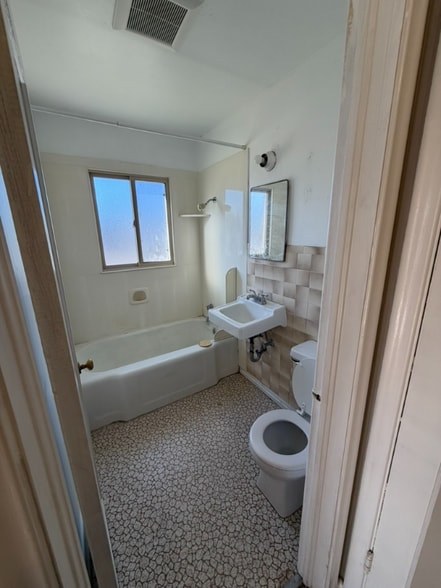 Building Photo - 289 W 19th St