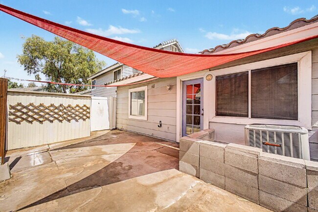 Building Photo - Welcome home to this charming 2-bedroom, 2-bath residence in the heart of Chandler!