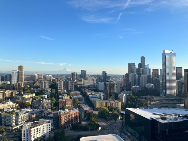 Building Photo - Bright and Modern World-Class Condo