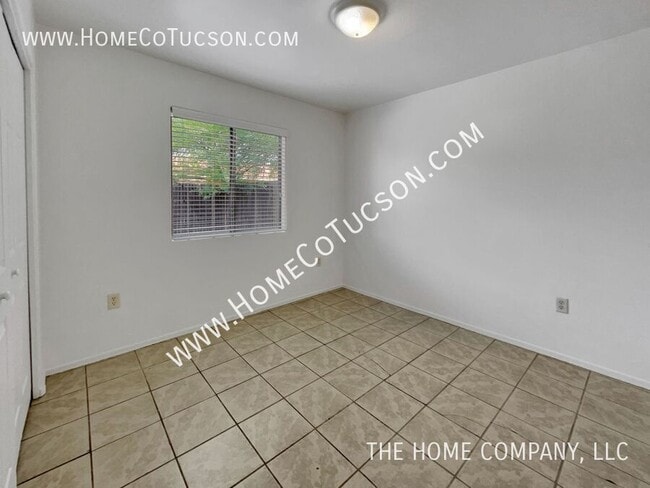 Building Photo - 1421 S Park Ave