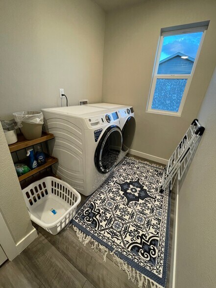 Building Photo - 922 Colorado River Ave