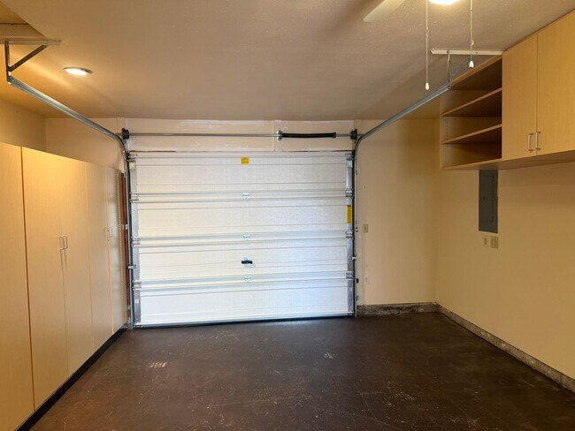 Building Photo - Updated two-bedroom one bathroom duplex in Thurston!