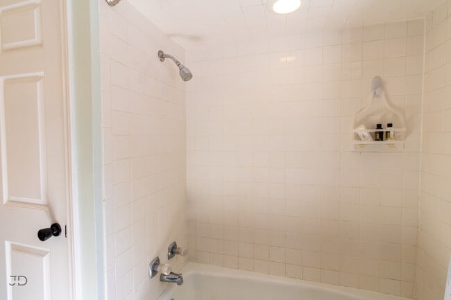 Building Photo - 1535 Primrose Dr