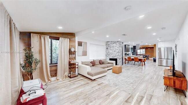 Building Photo - 2525 Garfield St