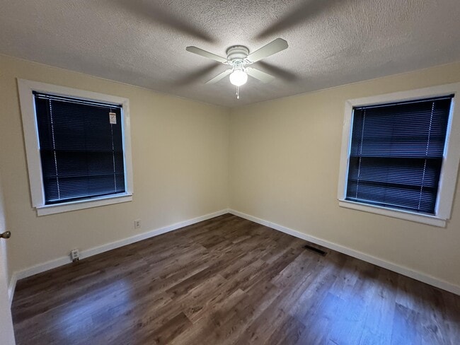 Building Photo - 1782 Eveline Ave