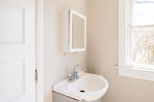 Building Photo - 2141 Philadelphia Dr