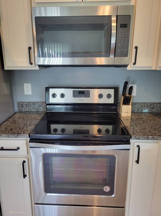 Electric Stovetop - 4408 Lady Rita Ln