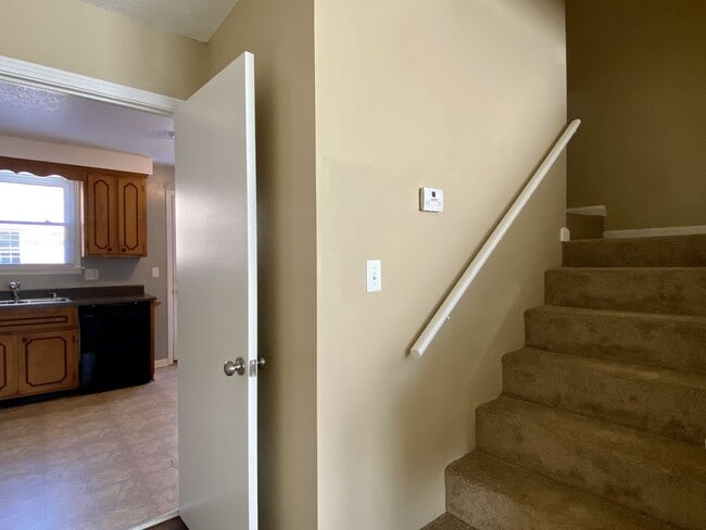 Building Photo - Walk to APSU!! 2 Bed/1.5 Bath! No carpet on main level!