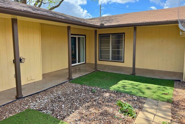 Building Photo - 1901 W Wenonah Blvd