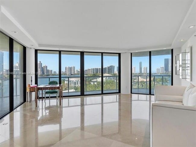 Building Photo - 4000 Island Blvd