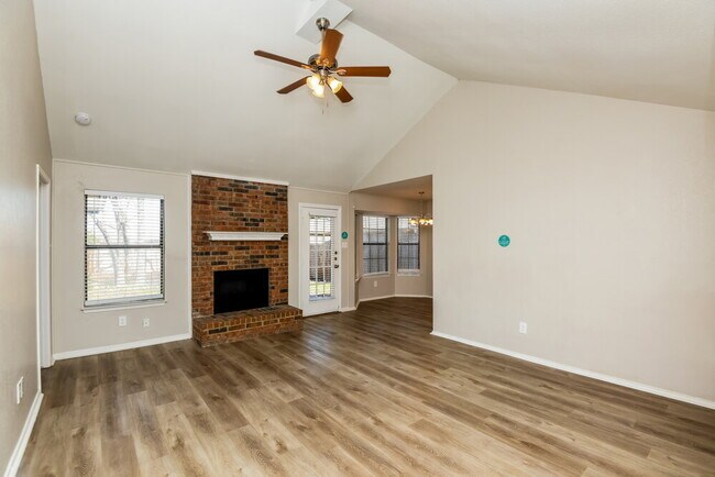 Building Photo - 1354 Gainsborough Way