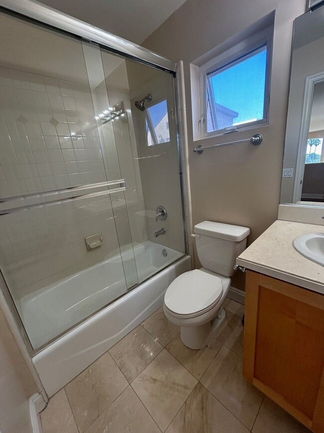 Building Photo - Amazing 3 story free standing contemporary house with terrific ocean views in Playa Del Rey