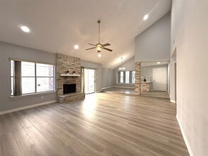 Building Photo - 8322 Sandy Glen Ln
