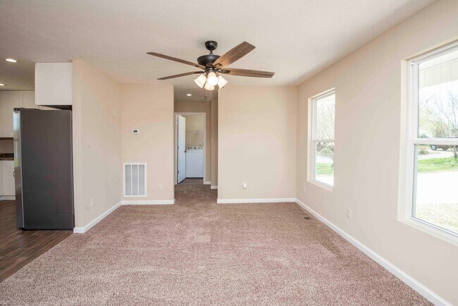 Building Photo - 7206 Della Dr