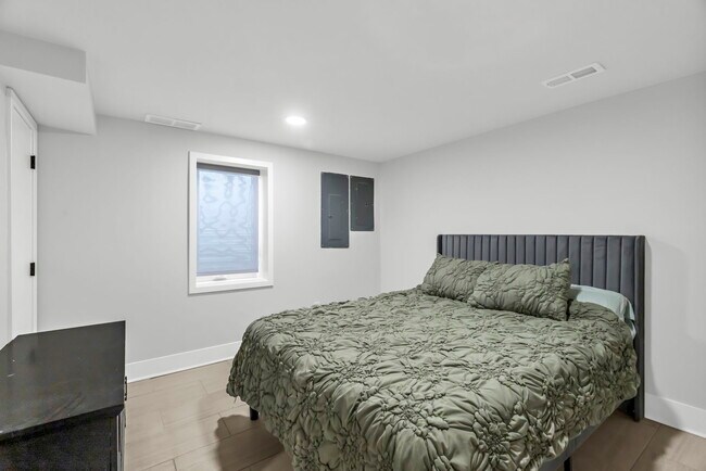 Building Photo - 6661 Woodson Dr