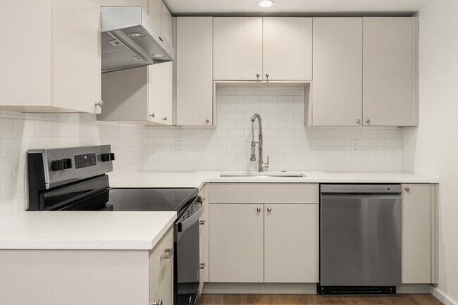 Building Photo - 4732 45th Ave S