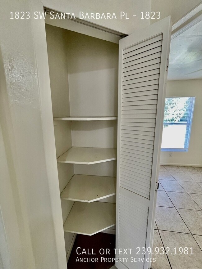 Building Photo - 1823 SW Santa Barbara Pl