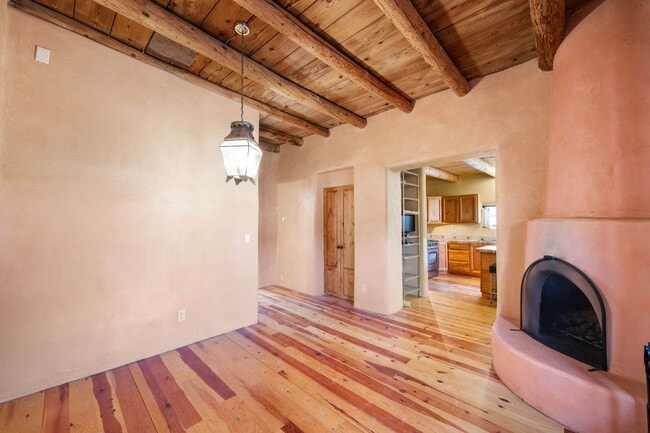 Building Photo - Santa Fe Charm in the Historic Guadalupe D...