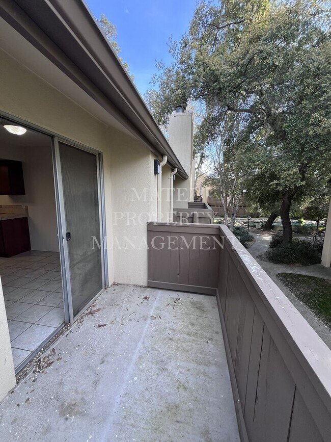 Building Photo - COLO370