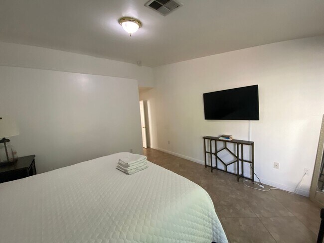 Building Photo - Gated Community of Grand Island in Seven Oaks 2 BD 2 BA Gorgeous House