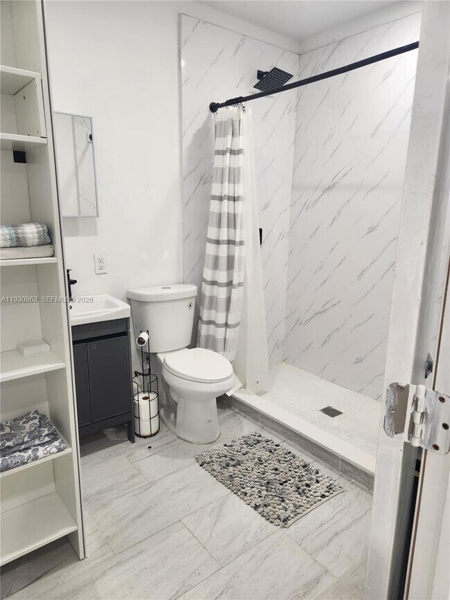 Building Photo - 1385 NE 133rd St