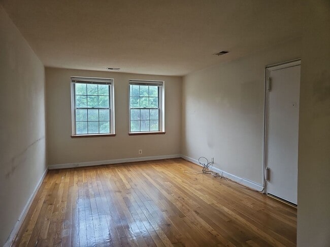 Building Photo - Charming 1 Bed 1 Bth Condo With Balcony In...