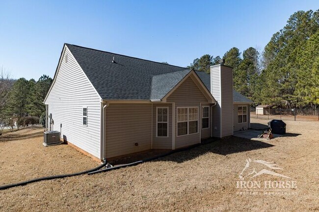 Building Photo - 112 Mint Pl