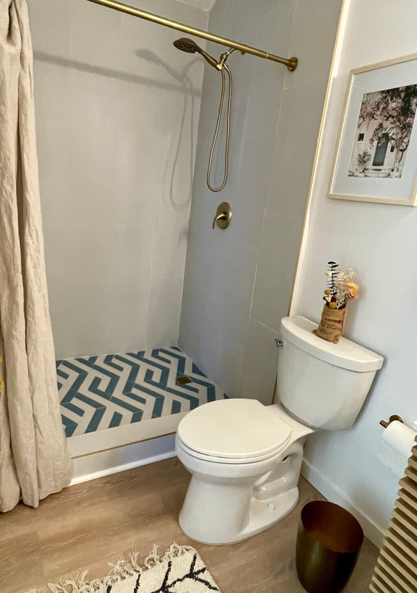 Huge shower and beautifully done bathroom - 4661 Berwick Dr