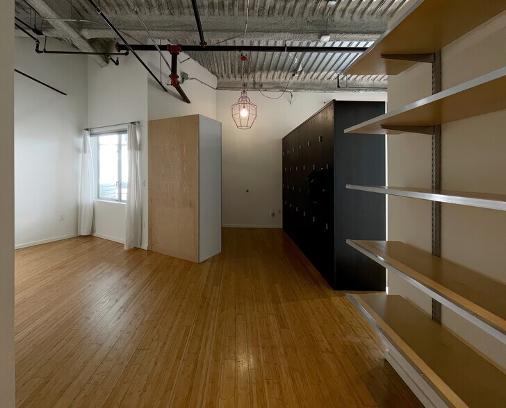 Building Photo - 1130 S FLOWER St