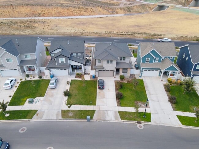 Building Photo - 414 W Snowberry Dr