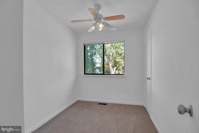 Building Photo - 9021 Sandalwood Dr