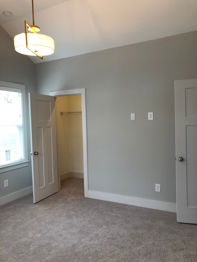 Building Photo - 509 Rosedale Ave