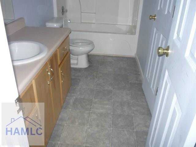 Building Photo - 132 Rolland St