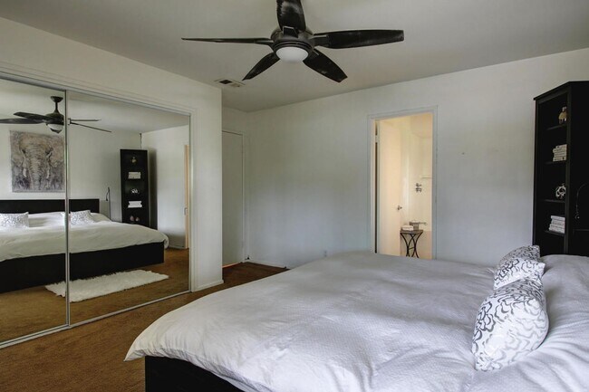 Building Photo - 3639 San Remo Dr