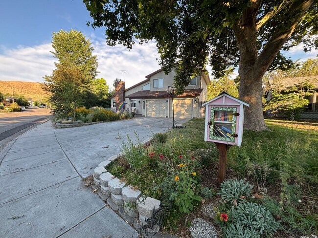Building Photo - 3491 W Forsythia Dr