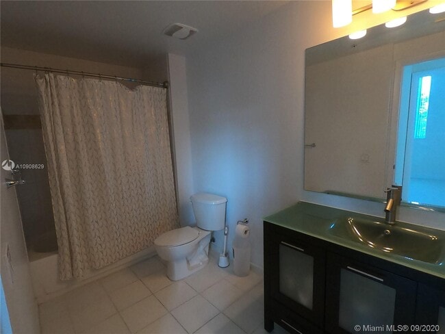 Building Photo - 1861 NW S River Dr