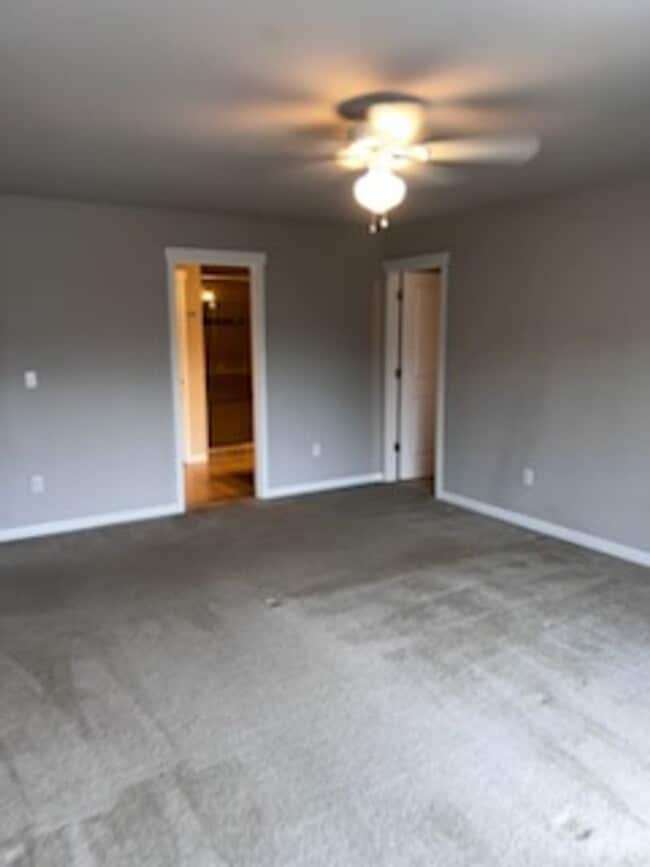 Building Photo - 5 Bedroom plus a Bonus Room in Gig Harbor