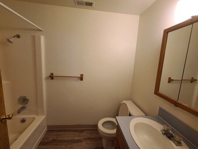 Building Photo - 3Bd/2Ba Single Story House - Available Soon!