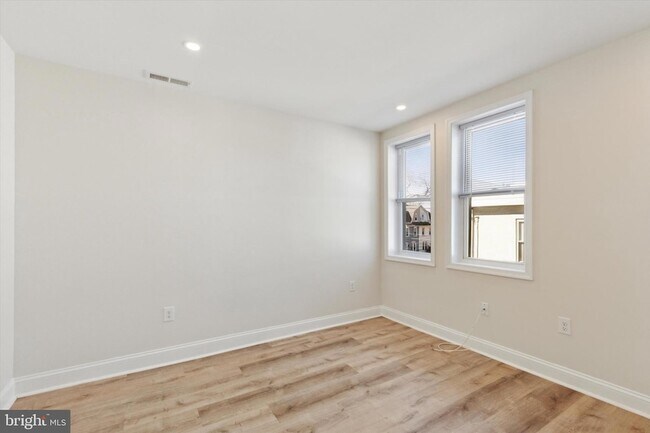 Building Photo - 137 E Spring Ave