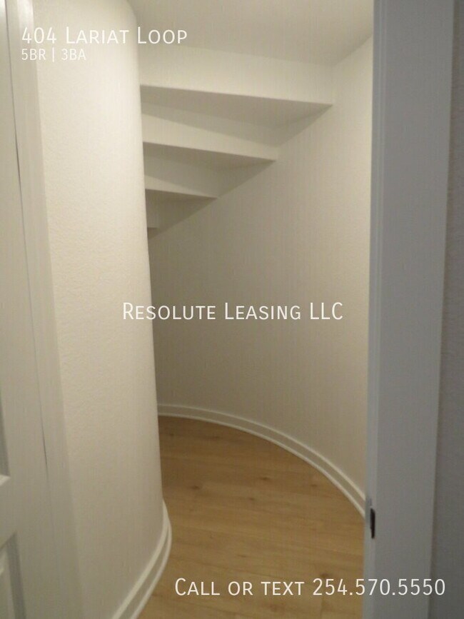 Building Photo - 404 Lariat Lp