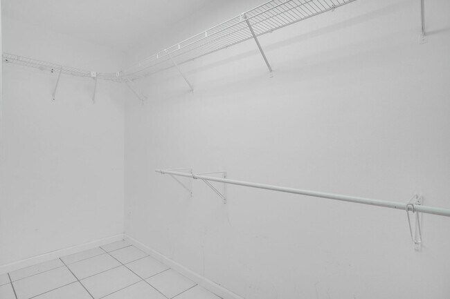 Building Photo - FOR RENT!!! STUNNING AND SPACIOUS SINGLE FAMILY HOME WITH LAKE VIEW...