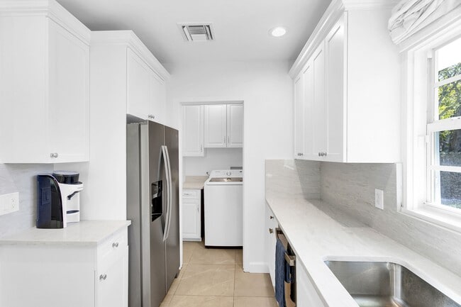 Building Photo - 211 Miraflores Dr