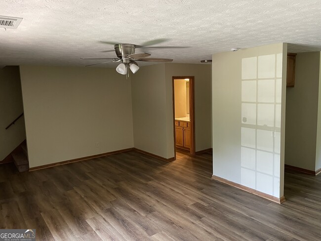 Building Photo - 2617 Shore Wood Ct NE