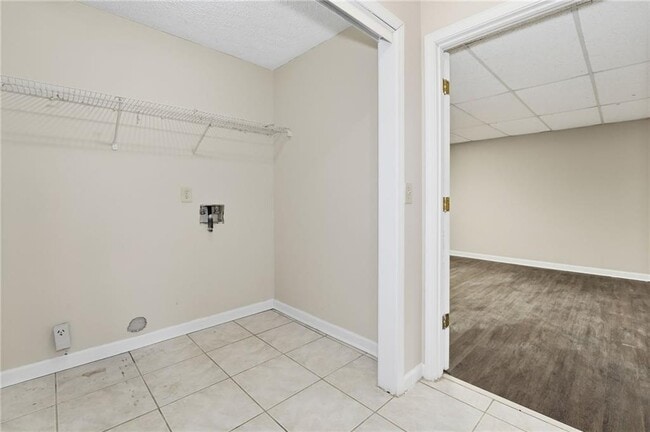 Building Photo - 181 N Springs Dr