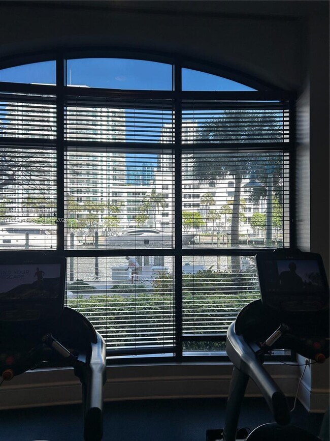 Building Photo - 600 W Las Olas Blvd