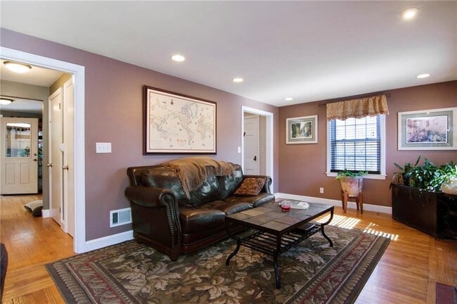 Building Photo - 253 Fairfax Dr