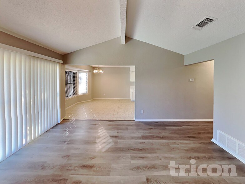 Building Photo - 3029 Meadowmoor St