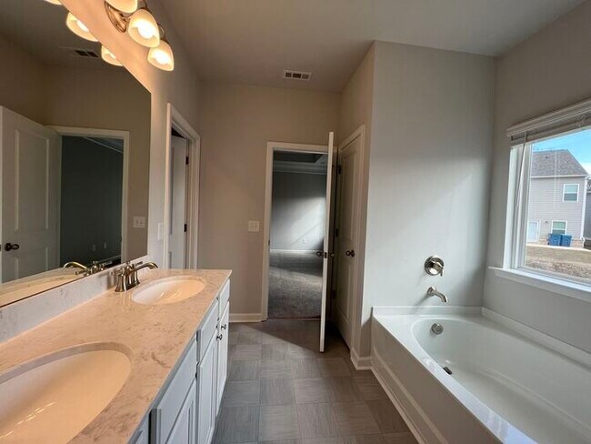 Building Photo - 5144 Aylesbury Ct