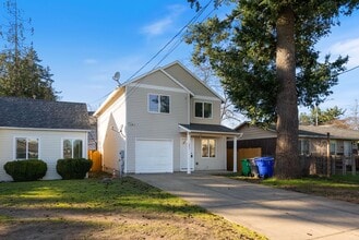 Building Photo - 4 Bed | 2.5 Bath Home with Garage, Yard & Modern Updates – SE Portland