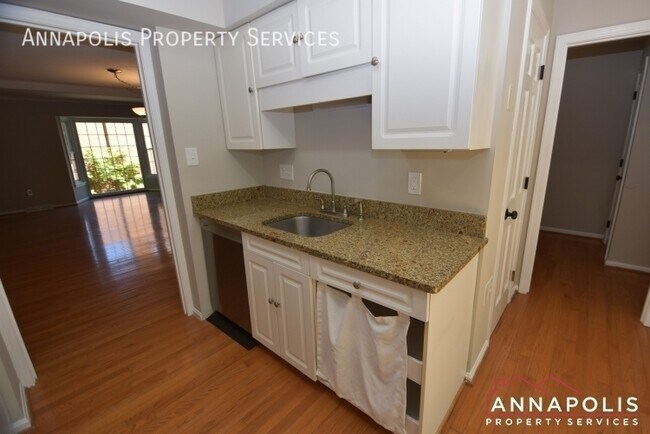 Building Photo - 1650 Albermarle Dr